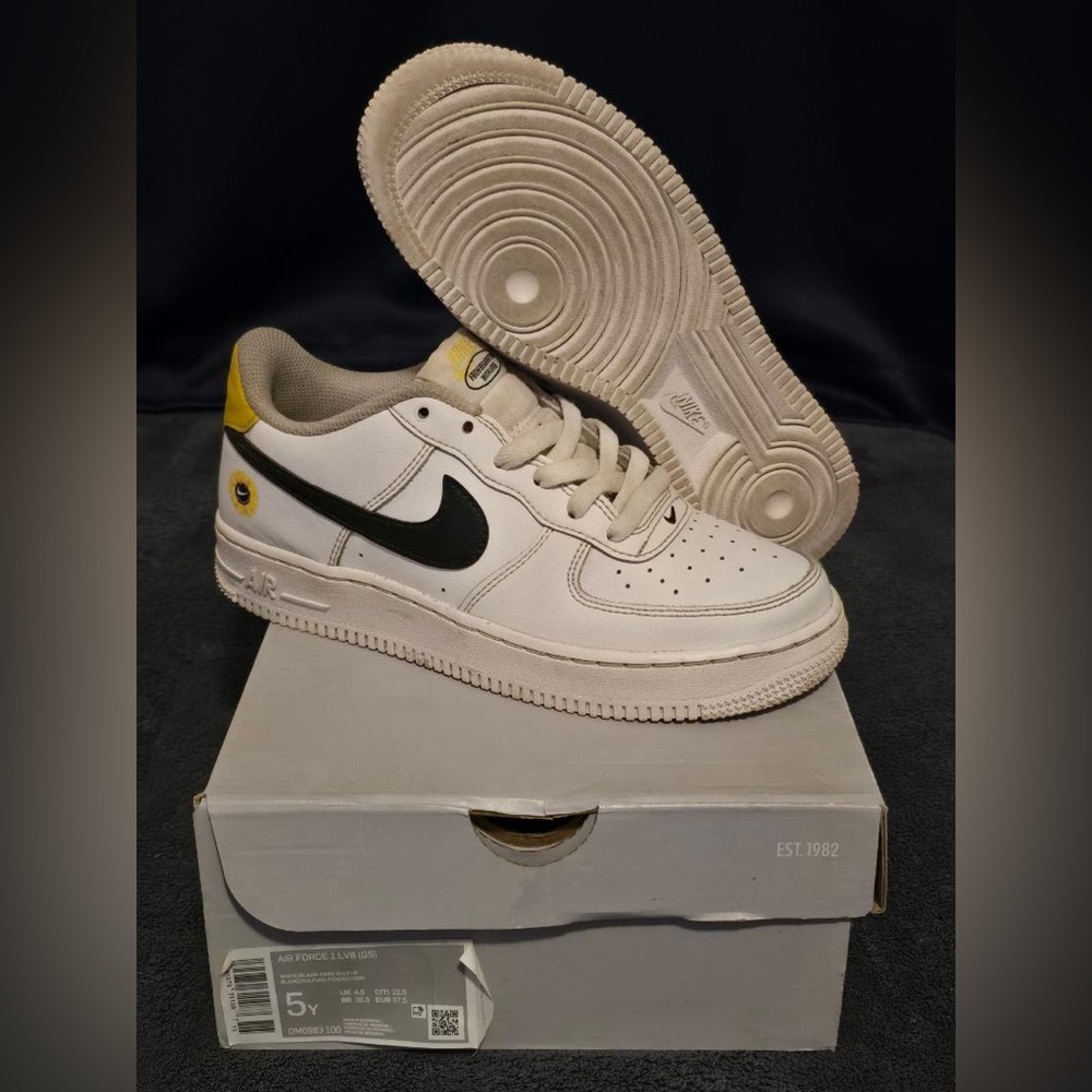 ‼️CLEARANCE‼️
Nike Air Force 1 LV8 (GS) “Have A Nike Day” DM0983-100 Size 5Y